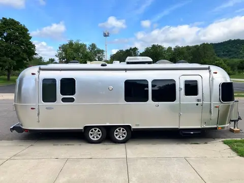 2016 Airstream Flying Cloud 28 ft — photo 2