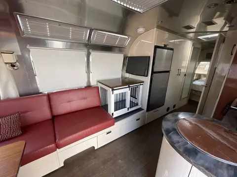 2017 Airstream International Serenity 27FB — photo 3