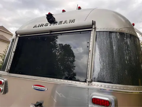 2016 Airstream International Signature 27FB — photo 2