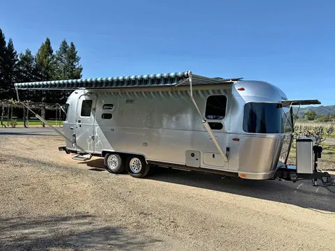 2023 Airstream International Twin 25 ft — photo 1