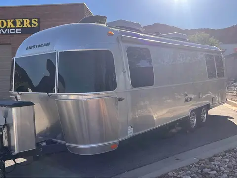 2017 Airstream Land Yacht — photo 3