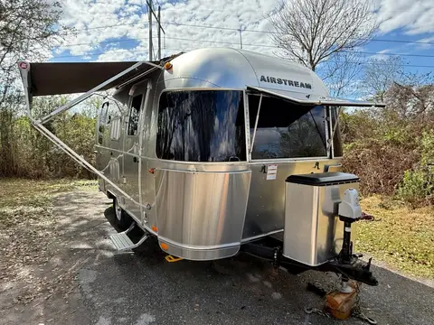 2019 Airstream Flying Cloud — photo 1