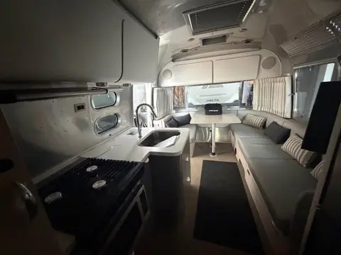 2022 Airstream Globetrotter — photo 5