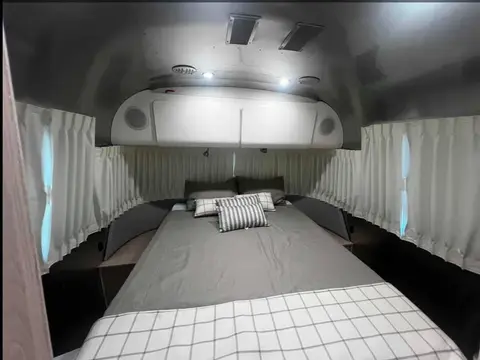2019 Airstream Globetrotter 27 ft — photo 3