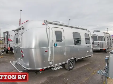 2026 Airstream Caravel 22FB — photo 4