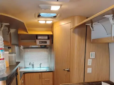 2006 Airstream Safari 75TH ANNIVERSARY 22 ft — photo 3