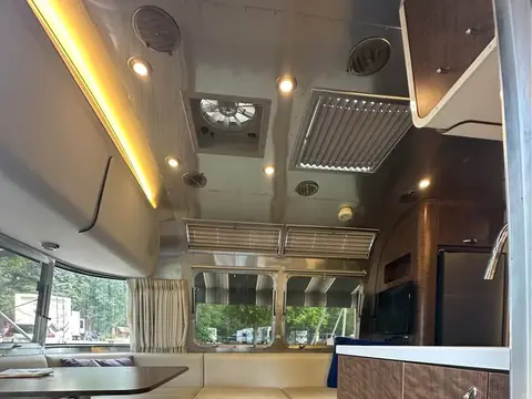 2019 Airstream Globetrotter 25FB — photo 4