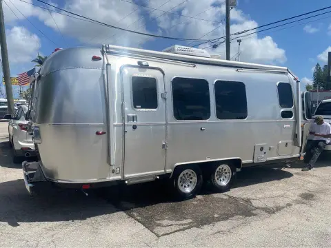 2023 Airstream International 23 ft — photo 3