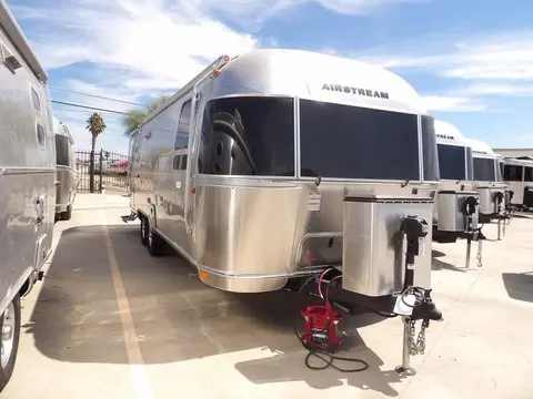 2025 Airstream Flying Cloud 27FB — photo 2