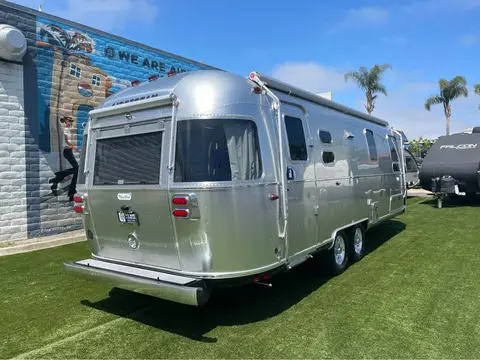 2026 Airstream Flying Cloud 27FB — photo 2
