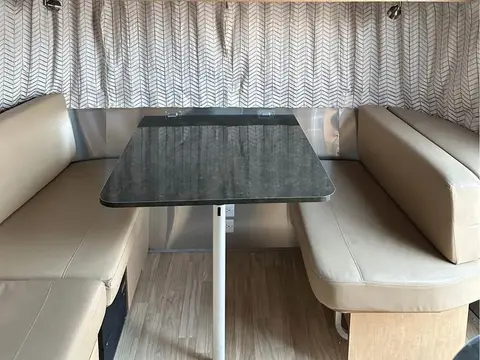2016 Airstream Flying Cloud 25RB Twin — photo 5