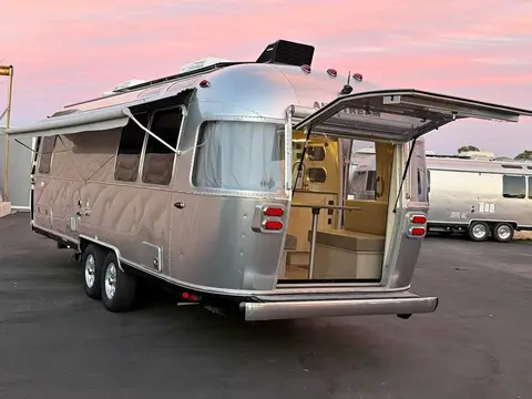 2023 Airstream Flying Cloud 27FBT Hatch — photo 1