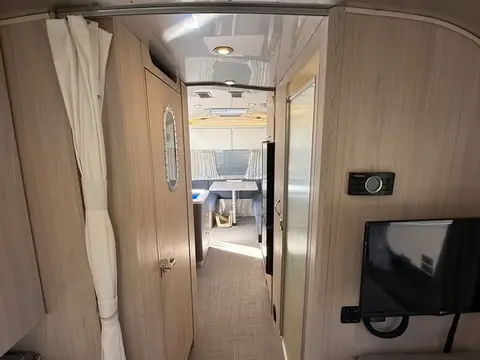 2021 Airstream Globetrotter — photo 3