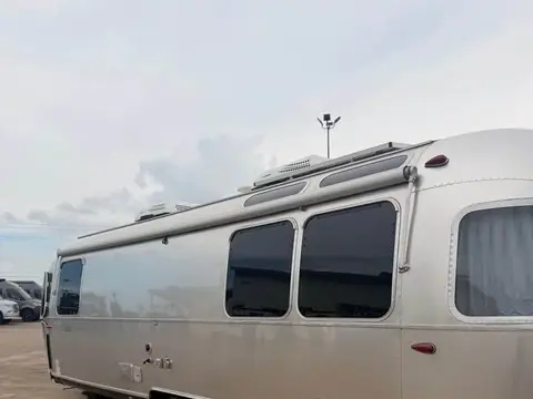 2022 Airstream Globetrotter 27FB — photo 3