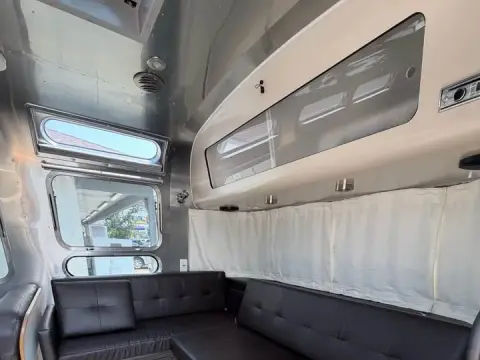 2018 Airstream International RB 30 ft — photo 5