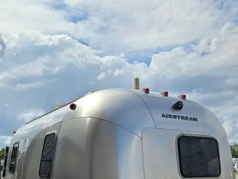 2020 Airstream Bambi 19CB — photo 3