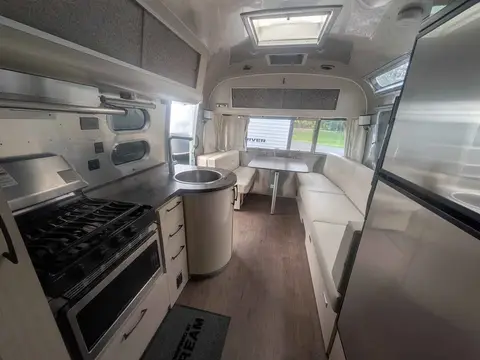 2019 Airstream International Serenity 25FB — photo 4