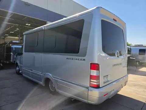 2025 Airstream Atlas — photo 3