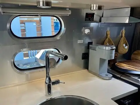 2019 Airstream International CCD Signature — photo 2