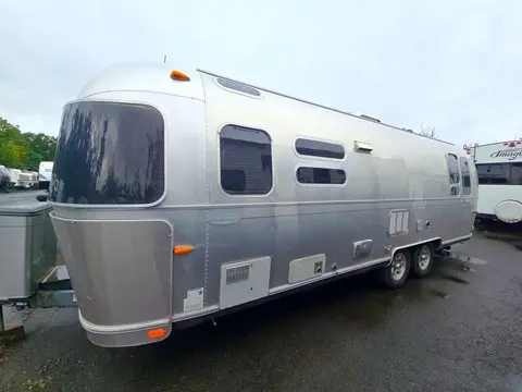 2012 Airstream Flying Cloud — photo 2