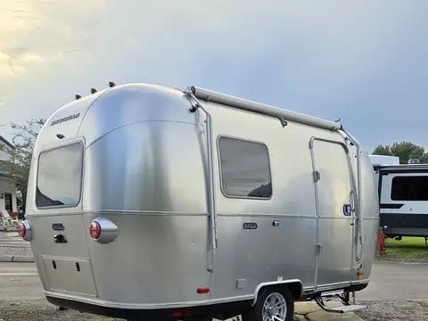 2027 Airstream World Traveler 17RB — photo 2