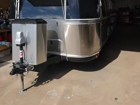 2019 Airstream Classic 33FB Q — photo 2
