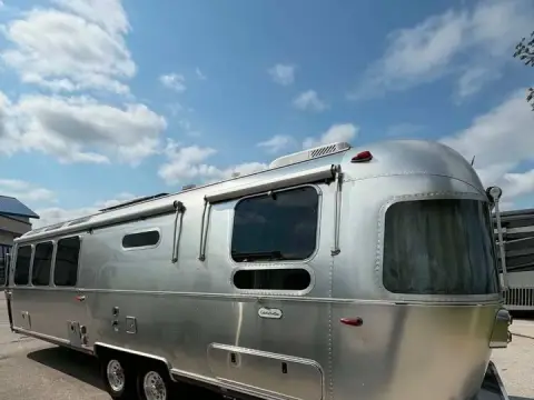 2025 Airstream Globetrotter 30RBT — photo 4