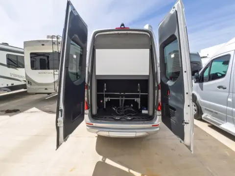 2023 Airstream Interstate M 19 4X4 — photo 2