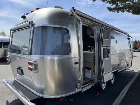 2020 Airstream Flying Cloud 25FB Twin — photo 1