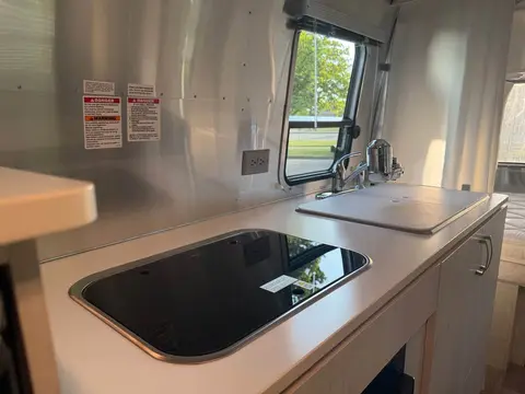 2021 Airstream Bambi 22FB — photo 4