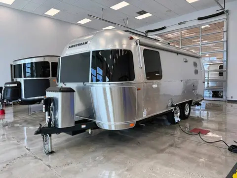 2026 Airstream Flying Cloud 23FBT; — photo 4