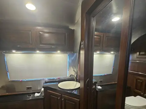 2020 Airstream Classic 33FBQ; — photo 4