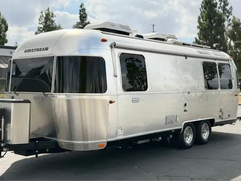 2021 Airstream Globetrotter 25 ft 11 in — photo 5