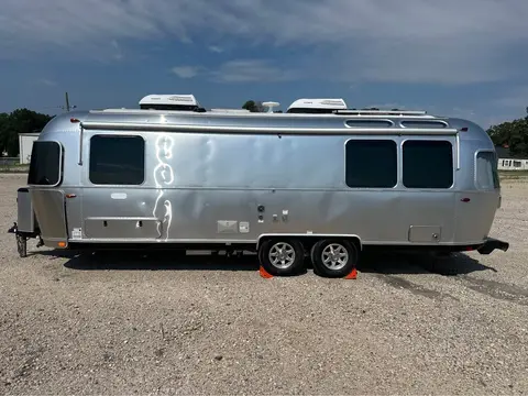 2022 Airstream Flying Cloud 27FBT Bunk — photo 4