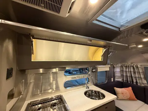 2005 Airstream International CCD 28 Designer Edition — photo 2