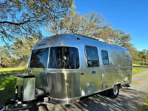 2020 Airstream Bambi 22 ft — photo 1
