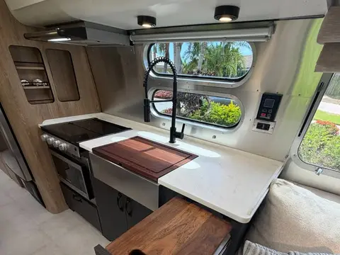 2022 Airstream Pottery Barn Special Edition (28RBQ — photo 4