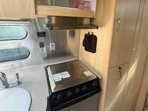 2018 Airstream Flying Cloud 23CBB with Bunk — photo 4