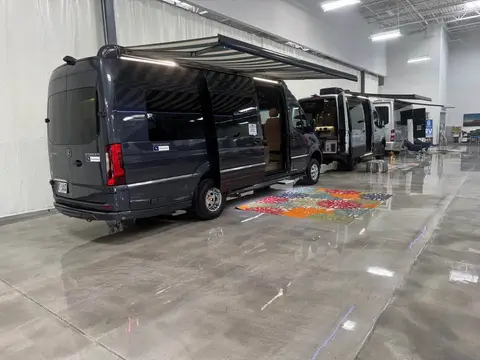 2026 Airstream Rangeline — photo 2