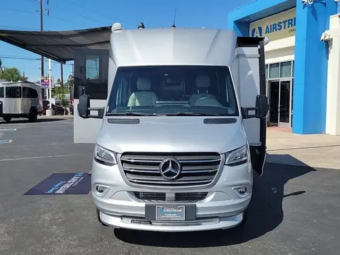 2025 Airstream Atlas Murphy Suite — photo 2