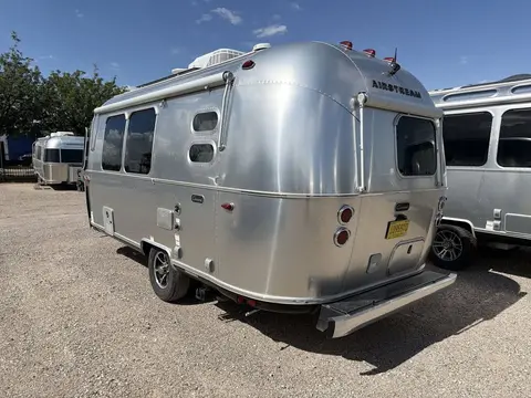 2025 Airstream Caravel 20FB — photo 5