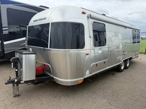 2022 Airstream Flying Cloud 27FB Twin — photo 4
