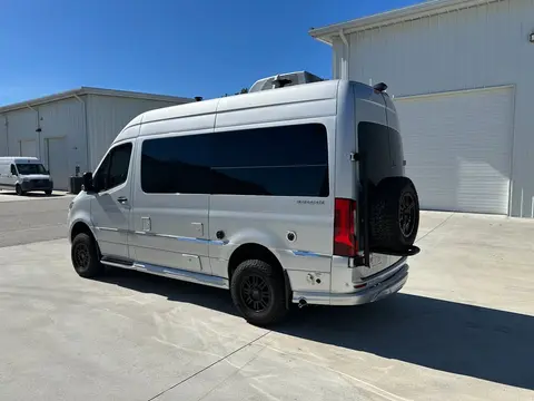 2023 Airstream Interstate 19 4x4 — photo 4