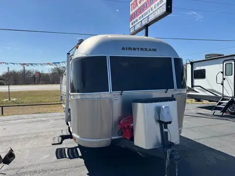 2016 Airstream International Signature 30RB — photo 2