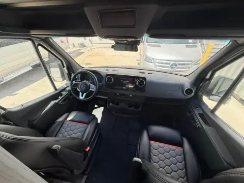 2025 Airstream Interstate 19X AWD — photo 4
