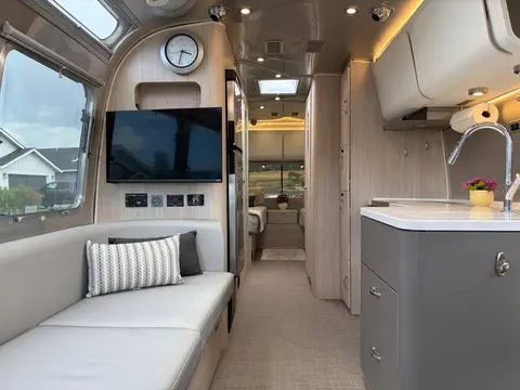 2022 Airstream Globetrotter — photo 5