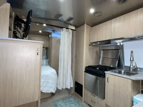 2018 Airstream Flying Cloud 19CB — photo 4