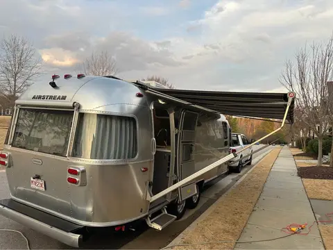 2020 Airstream Globetrotter 25 (Front Bed Twin) — photo 2