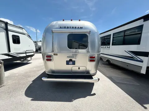 2018 Airstream Flying Cloud 23CB — photo 2