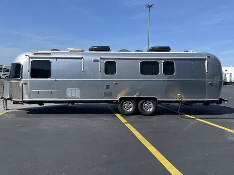 2018 Airstream Classic 33FB TWIN — photo 5